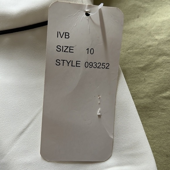 Off white knee length dress with black piping in size 10. Never been worn. - Picture 5 of 6